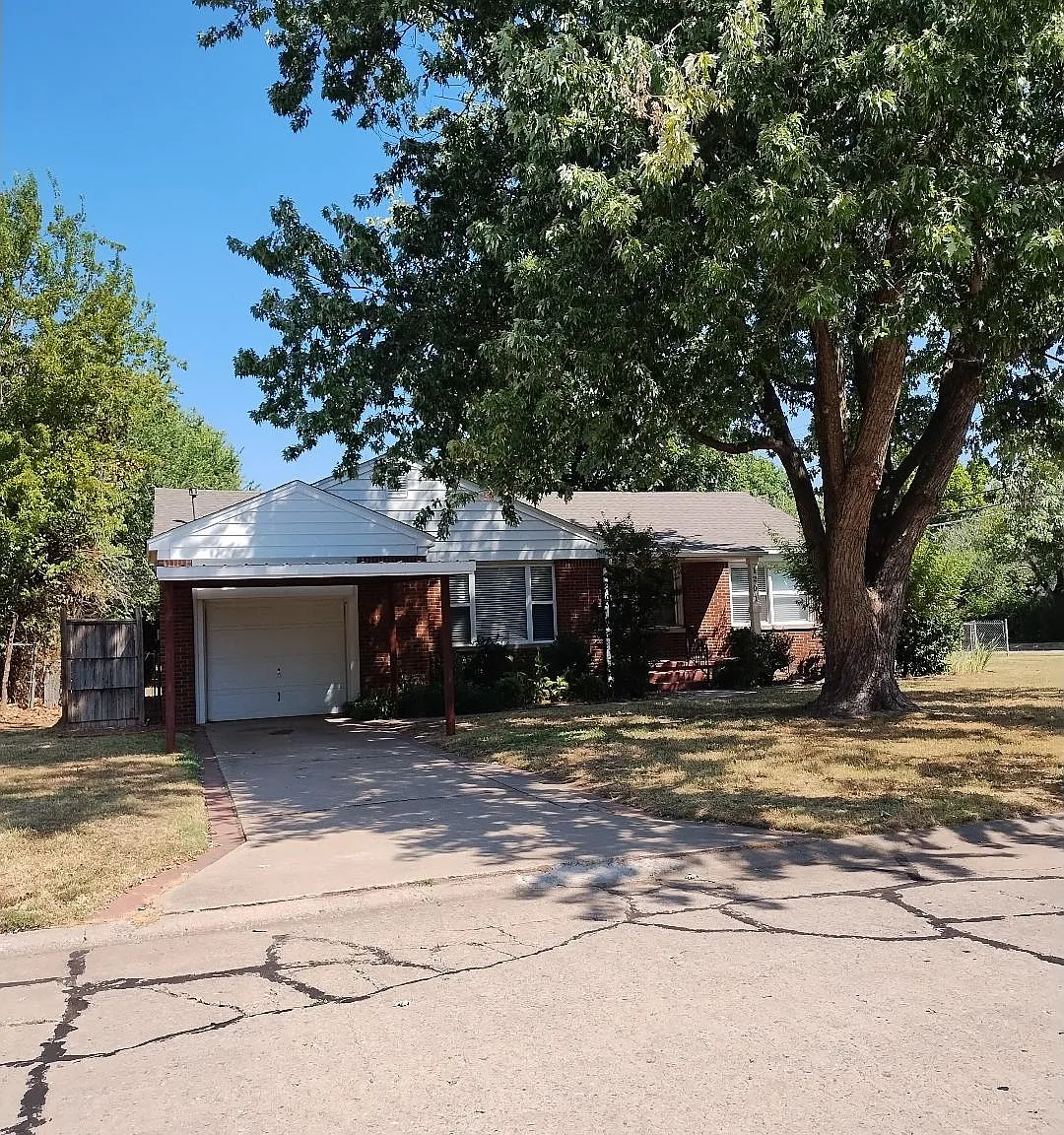 1201 Huntington Way — Photo 1