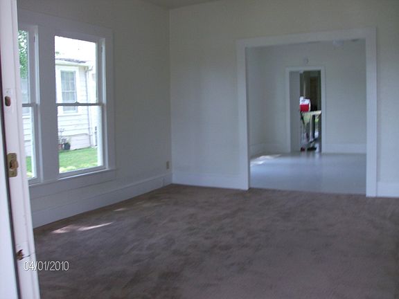 3rd image of 215 W 7th Ave