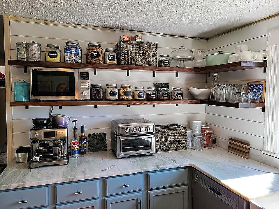 2nd image of 1228 Walnut St