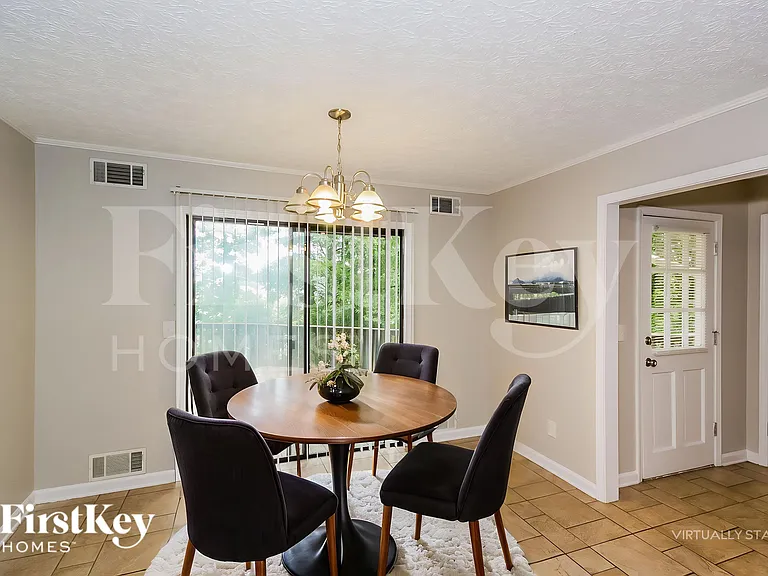 1105 Honeysuckle Dr — Photo 6