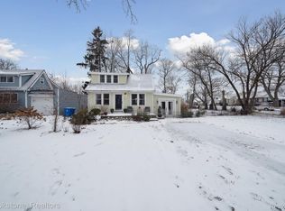 33 Downing St, Waterford, MI 48328