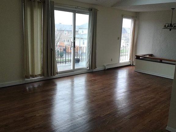 3rd image of 563 W Market St #Upstairs