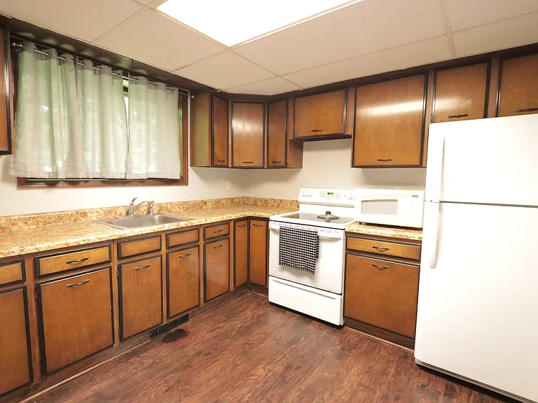 238 Quaker St #A — Photo 2