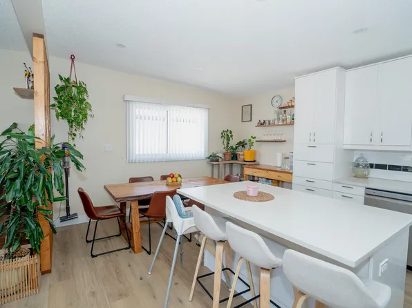 7807 132nd Ave NW, Edmonton, AB T5C 2B2