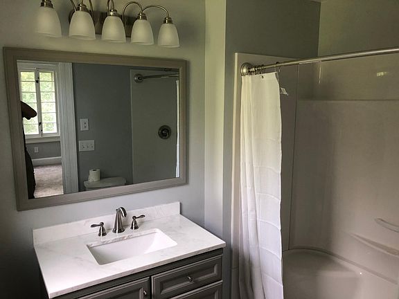 3rd image of 105 Arbutus Ave APT 2