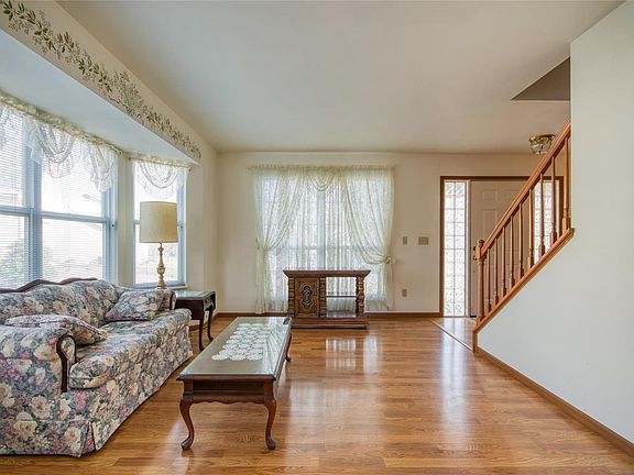 5th image of 7321 Summerview Manor Ln