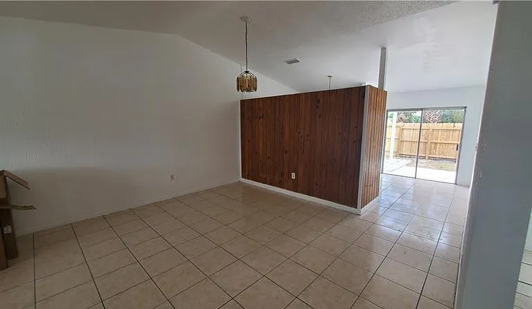 18047 NW 41st Pl — Photo 3