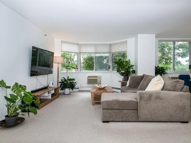 14 Nosband Ave #2H — Photo 5