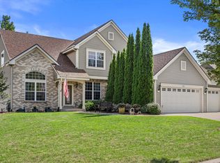 1823 Deer Path, Waukesha, WI 53189