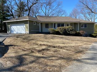2 Red Leaf Ln, Woburn, MA 01801