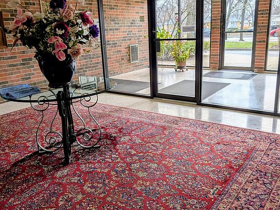 3rd image of 9558 Gross Point Rd #A-406