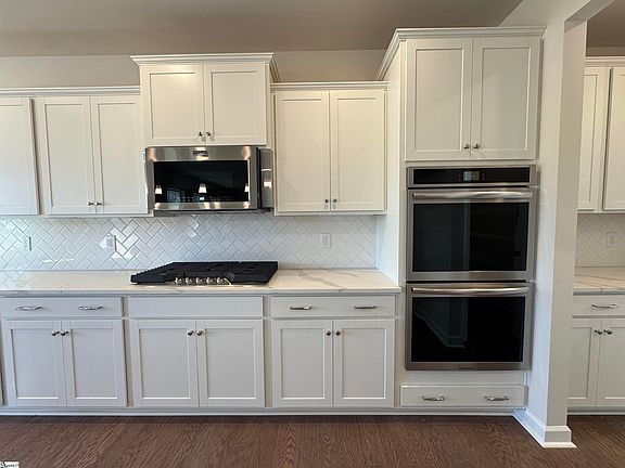 5th image of 106 Leaning Oaks Ln #26