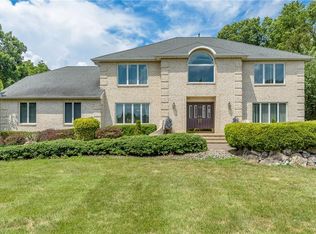 15 Notting Hill Ct, Manalapan, NJ 07726