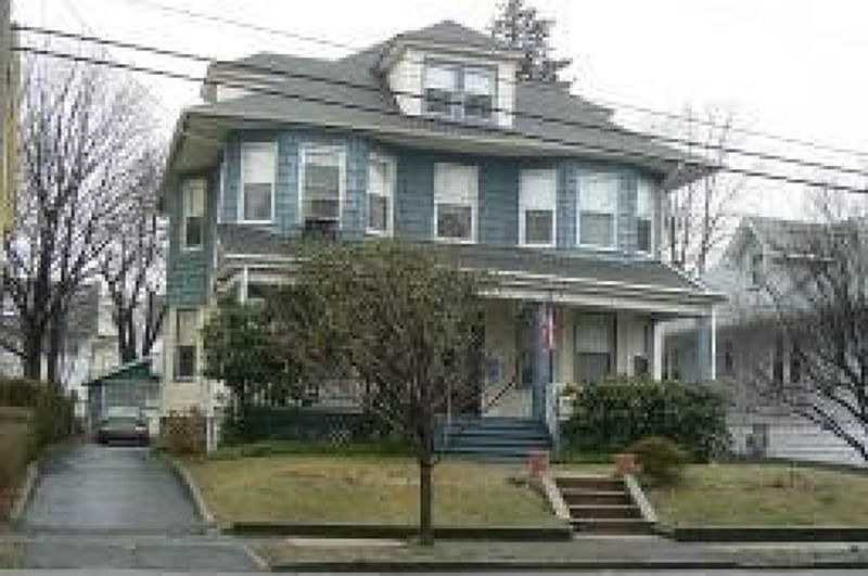 1st image of 39 Van Houten Pl