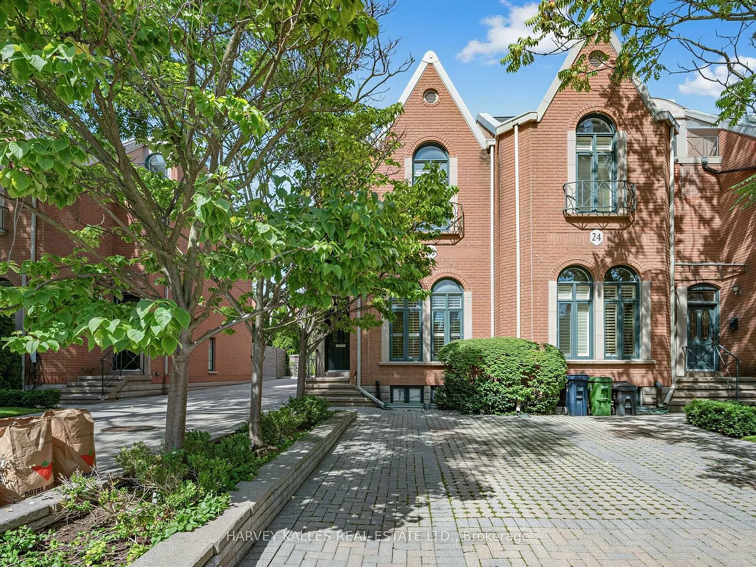 3 bed, $6,900 — Photo 1