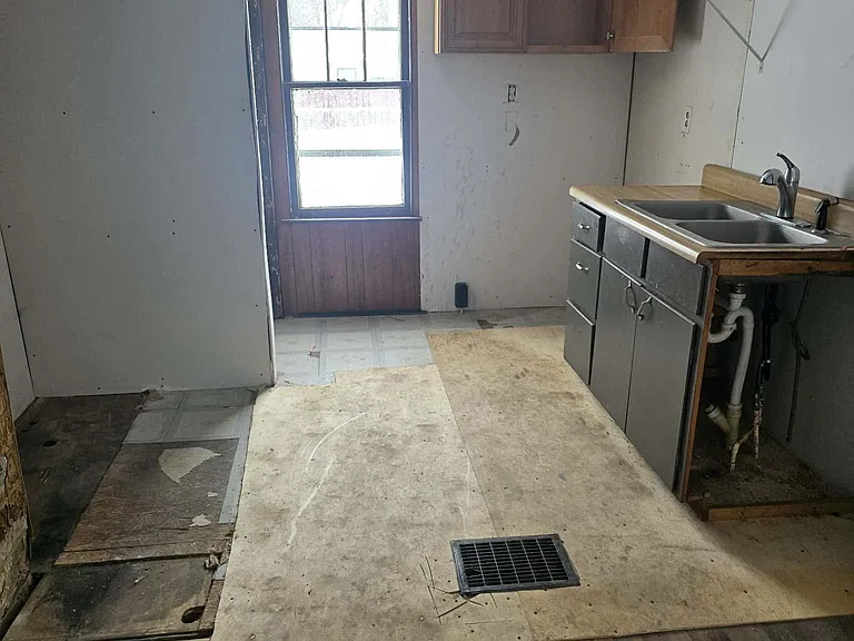1180 E Mueller Ave — Photo 2
