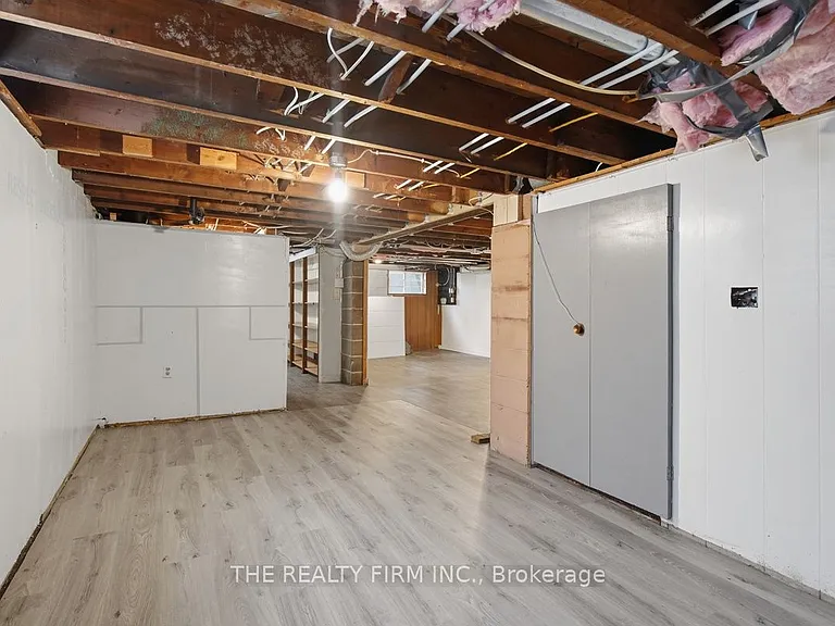 97 Springbank Dr — Photo 32
