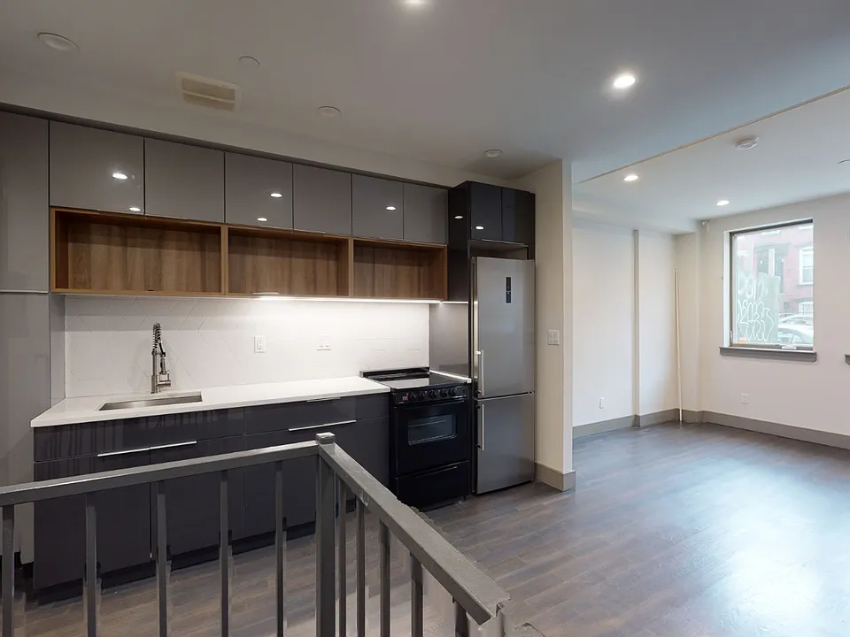 523 Willoughby Ave #101