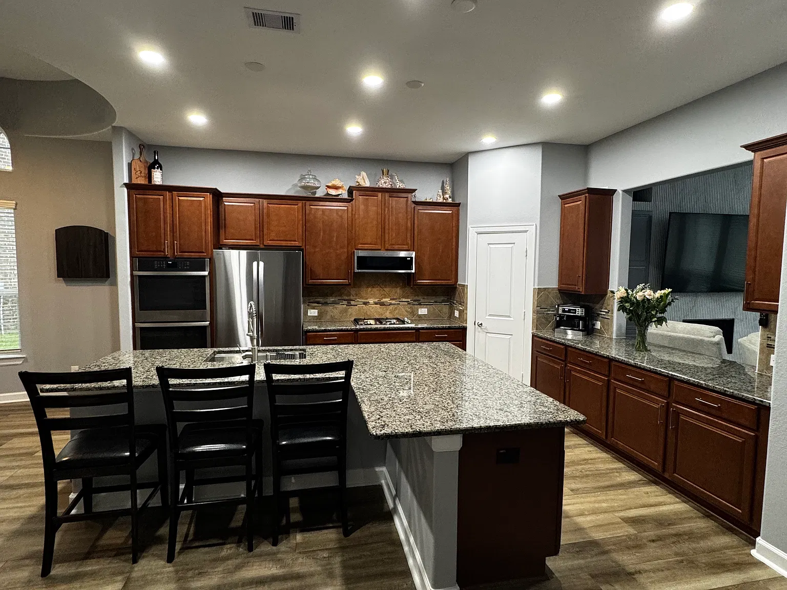 6 bed, 3871 sqft, $5,500 — Photo 3