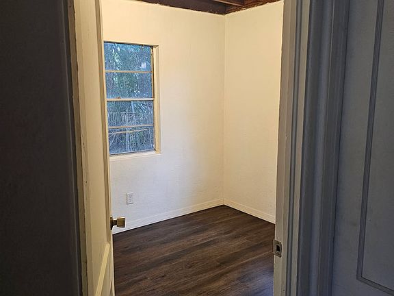 4th image of 617 Sears Ave NE