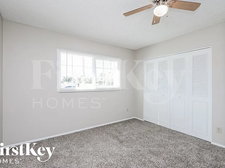 614 E Greenway Dr — Photo 8