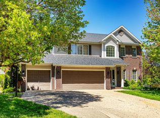 12321 Walnut Ridge Ct, Clive, IA 50325