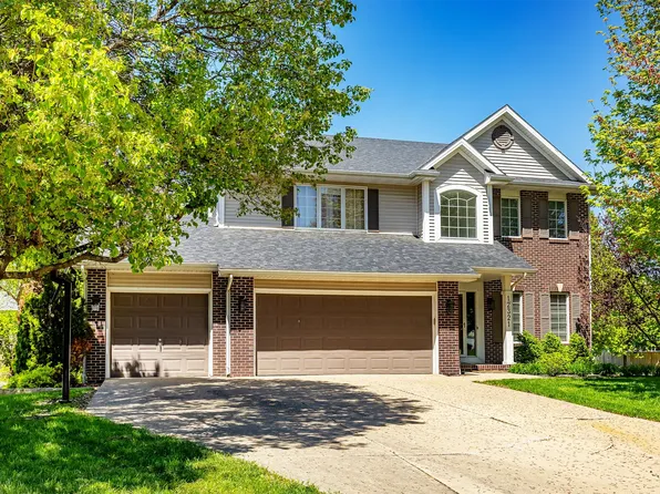 12321 Walnut Ridge Ct, Clive, IA 50325