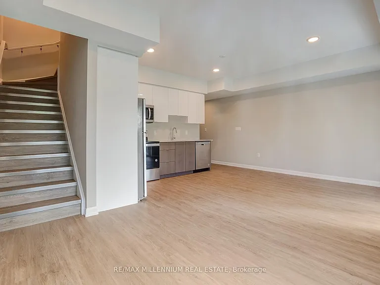 708 Woolwich St — Photo 21