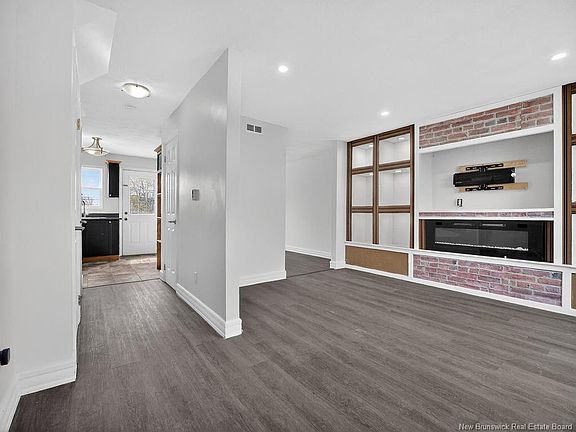 4th image of 86 Lonsdale Dr