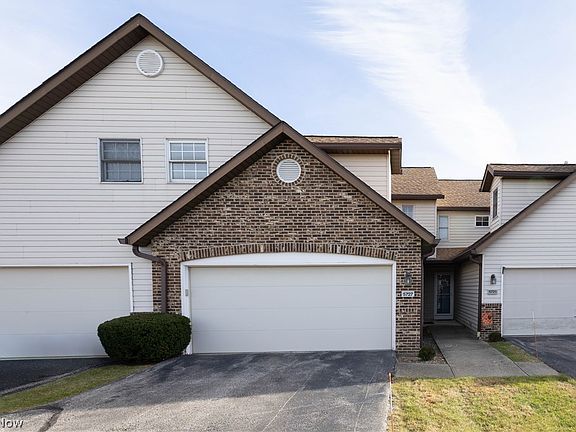 2nd image of 5727 Gateway Ln #1203