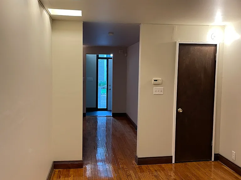 1003 Newton Ct — Photo 5