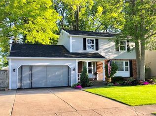 937 Castlebar Dr, North Tonawanda, NY 14120