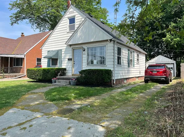 2521 Navarre Ave, Oregon, OH 43616