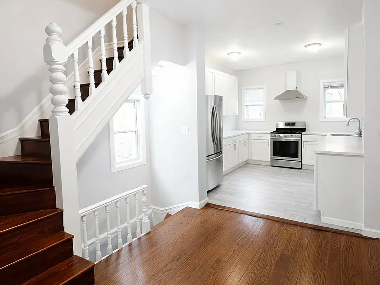 99 Clerk St #2A — Photo 7