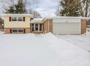 2213 Wilmington Dr, Midland, MI 48642