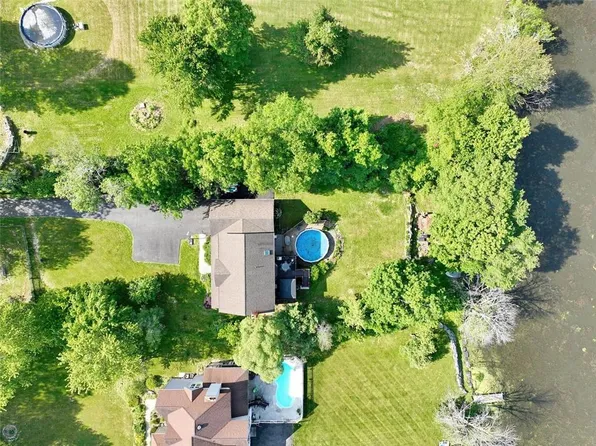 55 Lakeside Drive, New Windsor, NY 12553