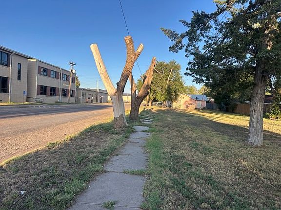 5th image of 901 Oak Ave