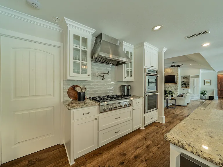 Professional gas range and oven for the home chef.