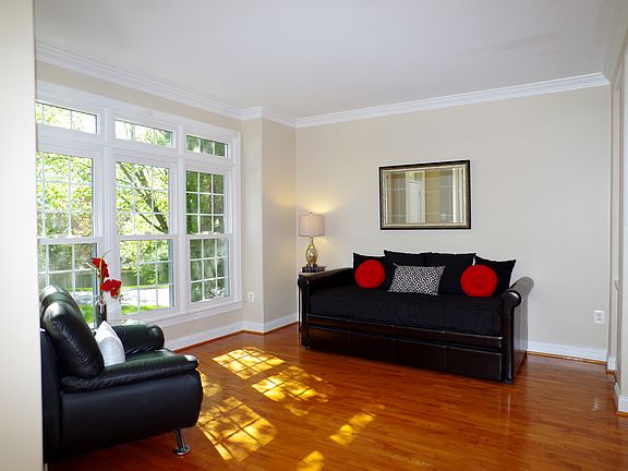 5th image of 8039 N Park St