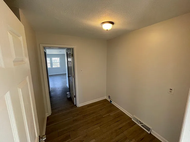 1514 Glenridge Rd — Photo 7