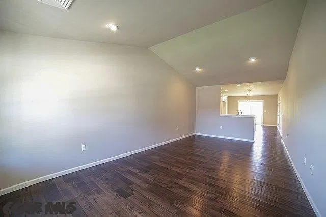 253-263 Jonathan Lane — Photo 2