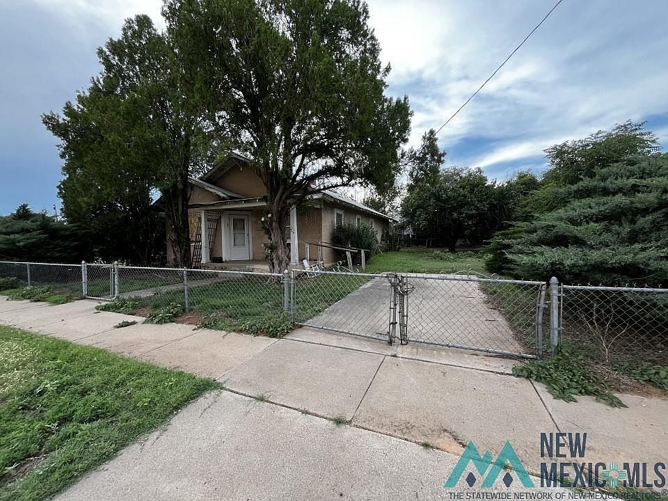1st image of 720 W 5th St