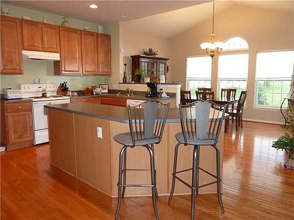 3rd image of 9 Caboose Cir
