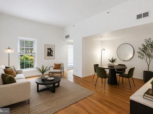 301 Race St APT C010, Philadelphia, PA 19106