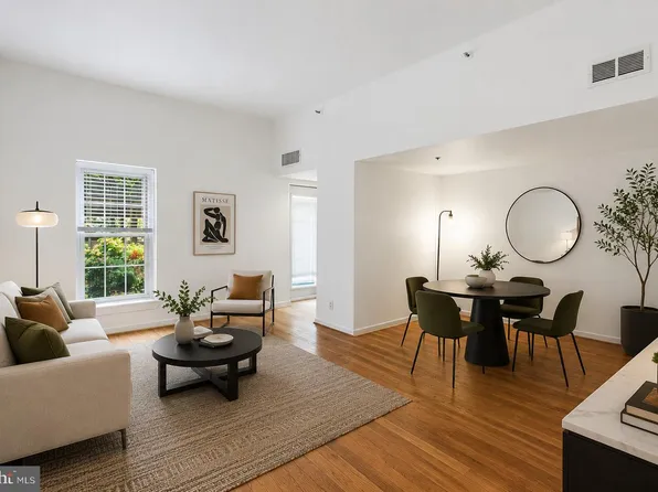 301 Race St APT C010, Philadelphia, PA 19106