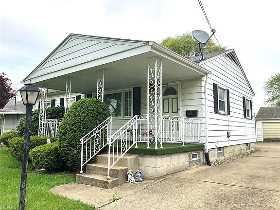 2nd image of 627 Raymond Dr