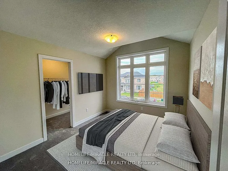 66 Aviron Cres — Photo 20