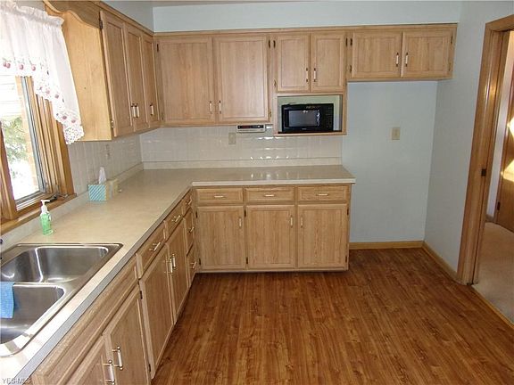 2nd image of 6725 Wallings Rd