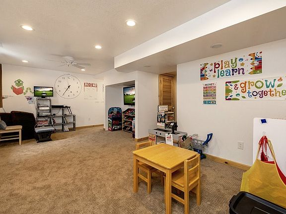 5th image of 611 Spruce Dr NW
