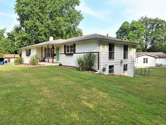 2nd image of 3012 Peach St
